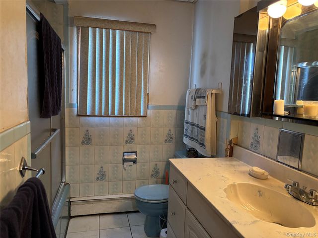 90 Madison Avenue, Westbury, NY 11590