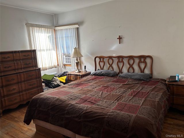 90 Madison Avenue, Westbury, NY 11590