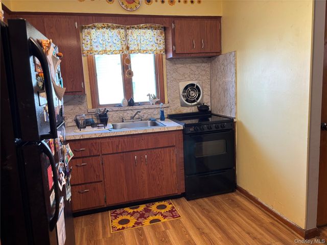 90 Madison Avenue, Westbury, NY 11590