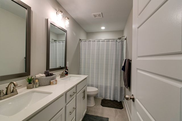 210 Geneva Ln, Clarksville, TN 37040