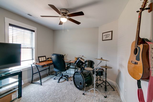 210 Geneva Ln, Clarksville, TN 37040