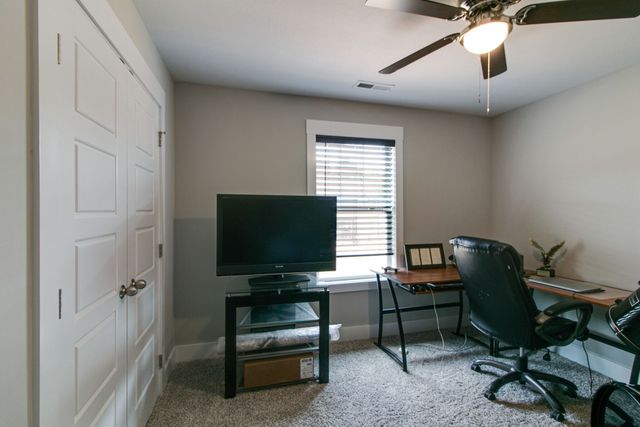 210 Geneva Ln, Clarksville, TN 37040