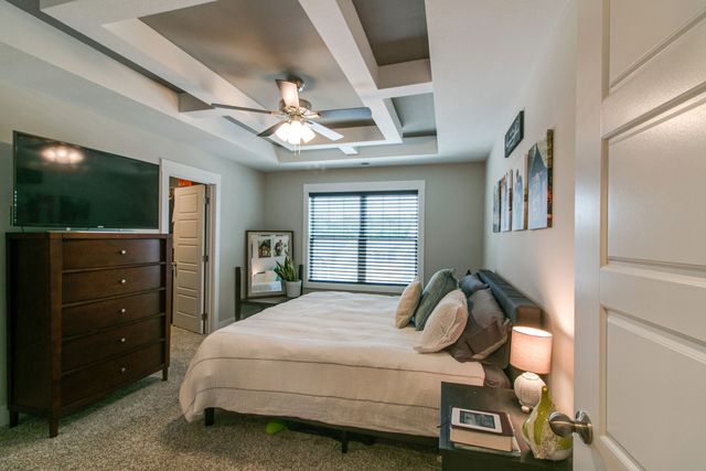 210 Geneva Ln, Clarksville, TN 37040