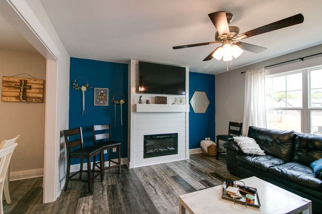 210 Geneva Ln, Clarksville, TN 37040