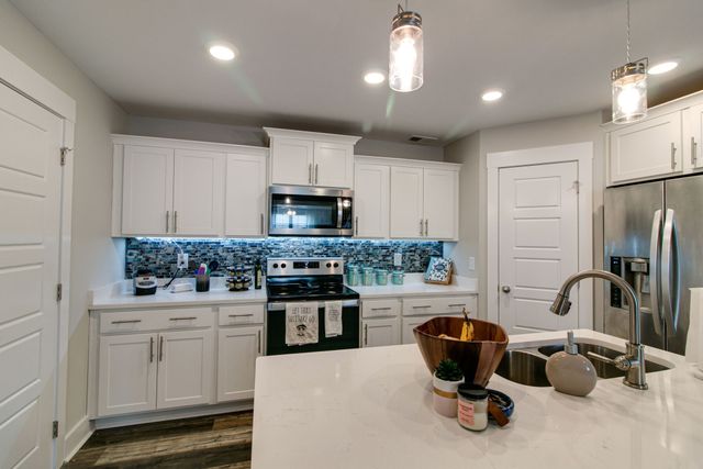 210 Geneva Ln, Clarksville, TN 37040