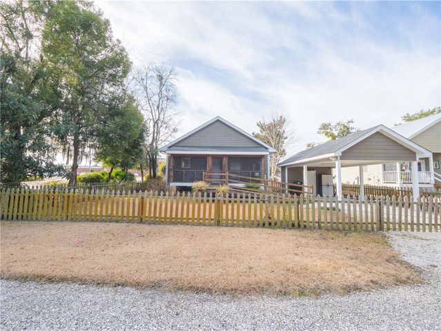 452 Adams Street, Darien, GA 31305