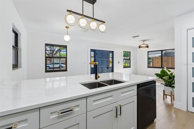 4512 W ROGERS AVENUE, Tampa, FL 33611