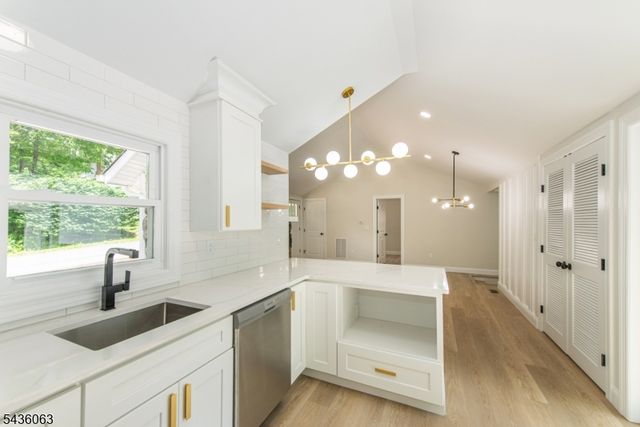 8 Shawondasee Rd, Vernon Twp., NJ 07422