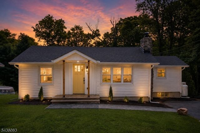 8 Shawondasee Rd, Vernon Twp., NJ 07422