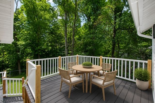 8 Shawondasee Rd, Vernon Twp., NJ 07422