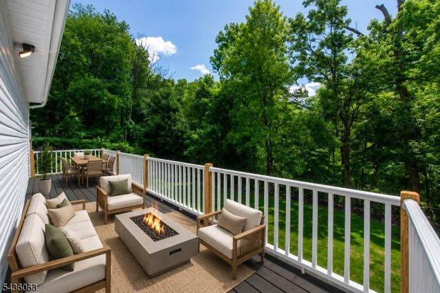 8 Shawondasee Rd, Vernon Twp., NJ 07422