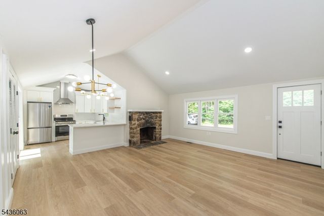8 Shawondasee Rd, Vernon Twp., NJ 07422