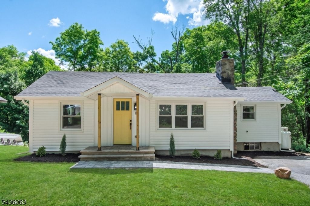 8 Shawondasee Rd, Vernon Twp., NJ 07422