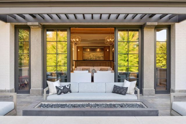 2552 W Lake Of The Isles Parkway, Minneapolis, MN 55405