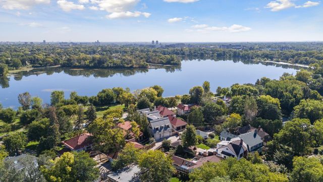 2552 W Lake Of The Isles Parkway, Minneapolis, MN 55405