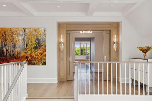 2552 W Lake Of The Isles Parkway, Minneapolis, MN 55405