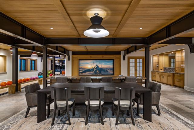 2552 W Lake Of The Isles Parkway, Minneapolis, MN 55405