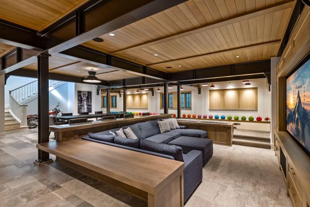 2552 W Lake Of The Isles Parkway, Minneapolis, MN 55405