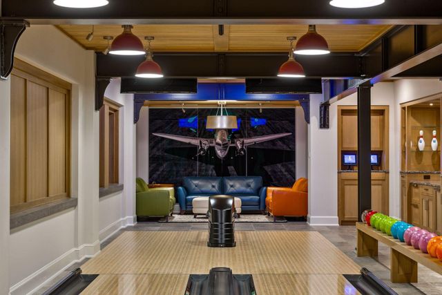 2552 W Lake Of The Isles Parkway, Minneapolis, MN 55405