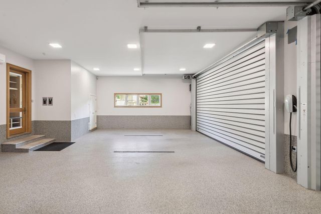 2552 W Lake Of The Isles Parkway, Minneapolis, MN 55405