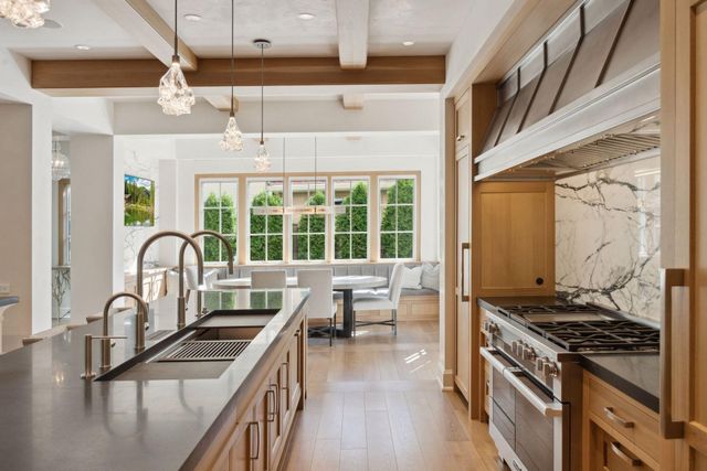 2552 W Lake Of The Isles Parkway, Minneapolis, MN 55405