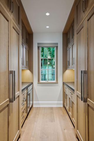 2552 W Lake Of The Isles Parkway, Minneapolis, MN 55405