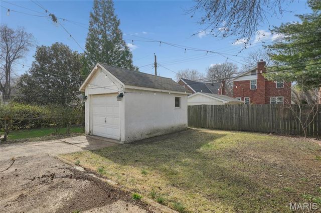 1121 Ralph Terrace, St Louis, MO 63117