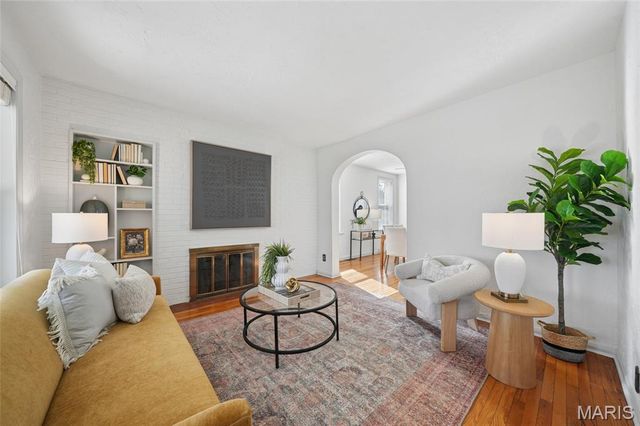 1121 Ralph Terrace, St Louis, MO 63117