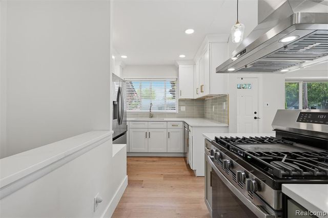 27407 Buckingham Street, Livonia, MI 48154