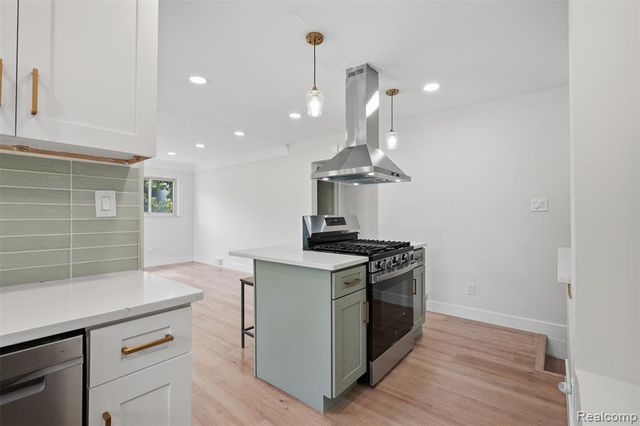 27407 Buckingham Street, Livonia, MI 48154