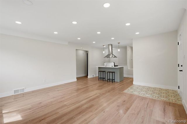 27407 Buckingham Street, Livonia, MI 48154