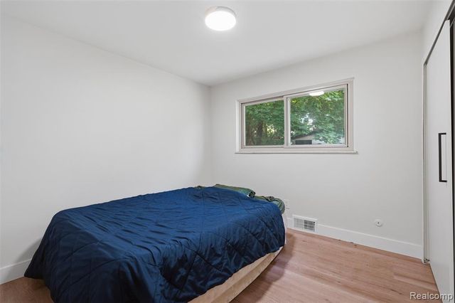 27407 Buckingham Street, Livonia, MI 48154