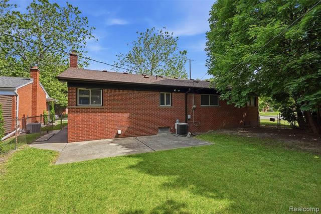 27407 Buckingham Street, Livonia, MI 48154
