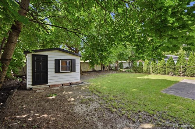 27407 Buckingham Street, Livonia, MI 48154