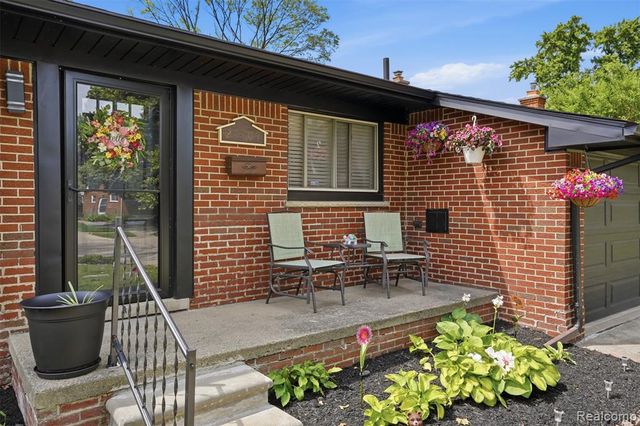 27407 Buckingham Street, Livonia, MI 48154