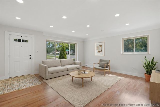27407 Buckingham Street, Livonia, MI 48154