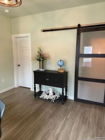 647 N san gabriel, San Antonio, TX 78228