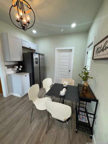 647 N san gabriel, San Antonio, TX 78228