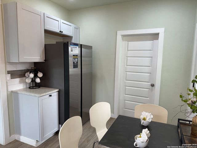 647 N san gabriel, San Antonio, TX 78228