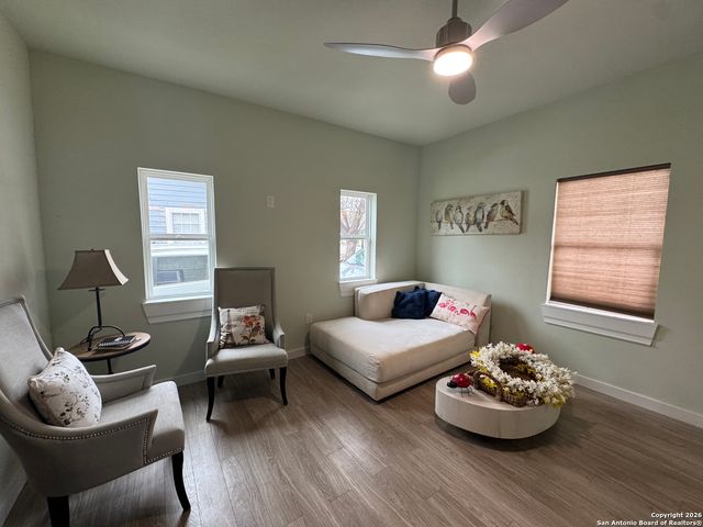 647 N san gabriel, San Antonio, TX 78228