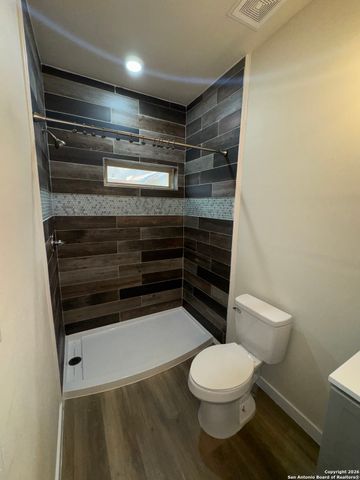 647 N san gabriel, San Antonio, TX 78228