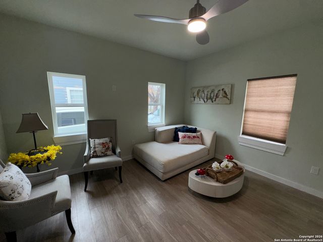 647 N san gabriel, San Antonio, TX 78228