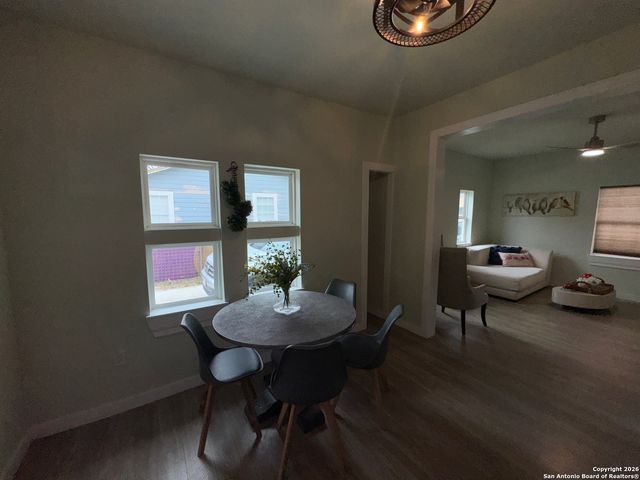 647 N san gabriel, San Antonio, TX 78228