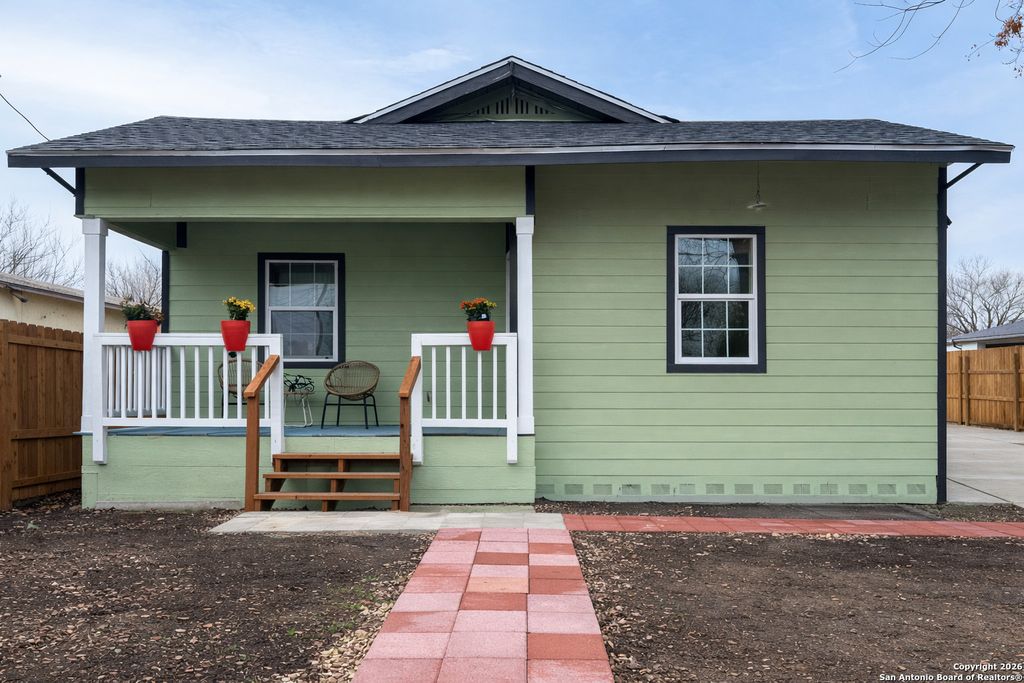 647 N san gabriel, San Antonio, TX 78228