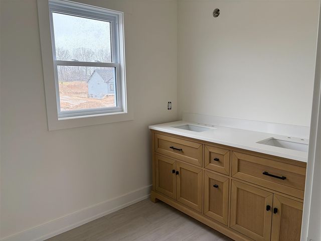 11326 Bancroft Way, Alto, MI 49302