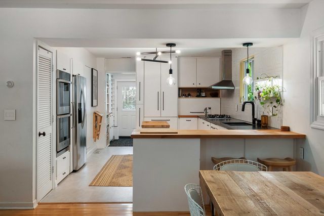 1515 N Lakeshore Drive, Mount Pleasant, SC 29466