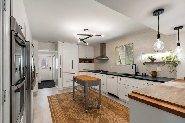 1515 N Lakeshore Drive, Mount Pleasant, SC 29466