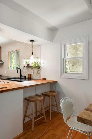 1515 N Lakeshore Drive, Mount Pleasant, SC 29466