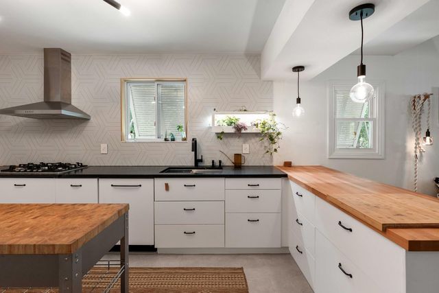 1515 N Lakeshore Drive, Mount Pleasant, SC 29466