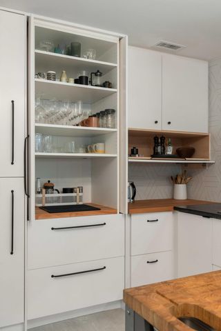 1515 N Lakeshore Drive, Mount Pleasant, SC 29466